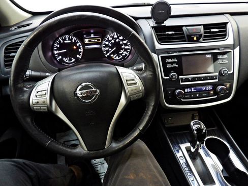 Used 2016 Nissan Altima 2.5 SL w/ Moonroof Package FWD image 17