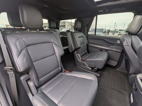 New 2025 Lincoln Navigator Reserve w/ Jet Appearance Package AWD/4WD image 32