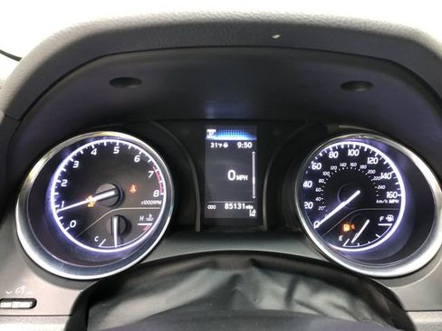 Used 2020 Toyota Camry SE image 16