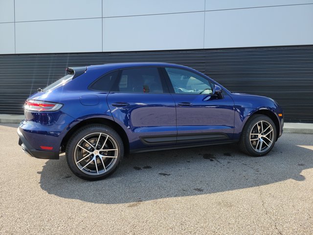 Used 2026 Porsche Macan AWD/4WD image 8