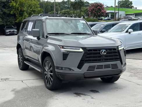 Used 2024 Lexus GX 550 w/ Accessory Package (2T) AWD/4WD image 7