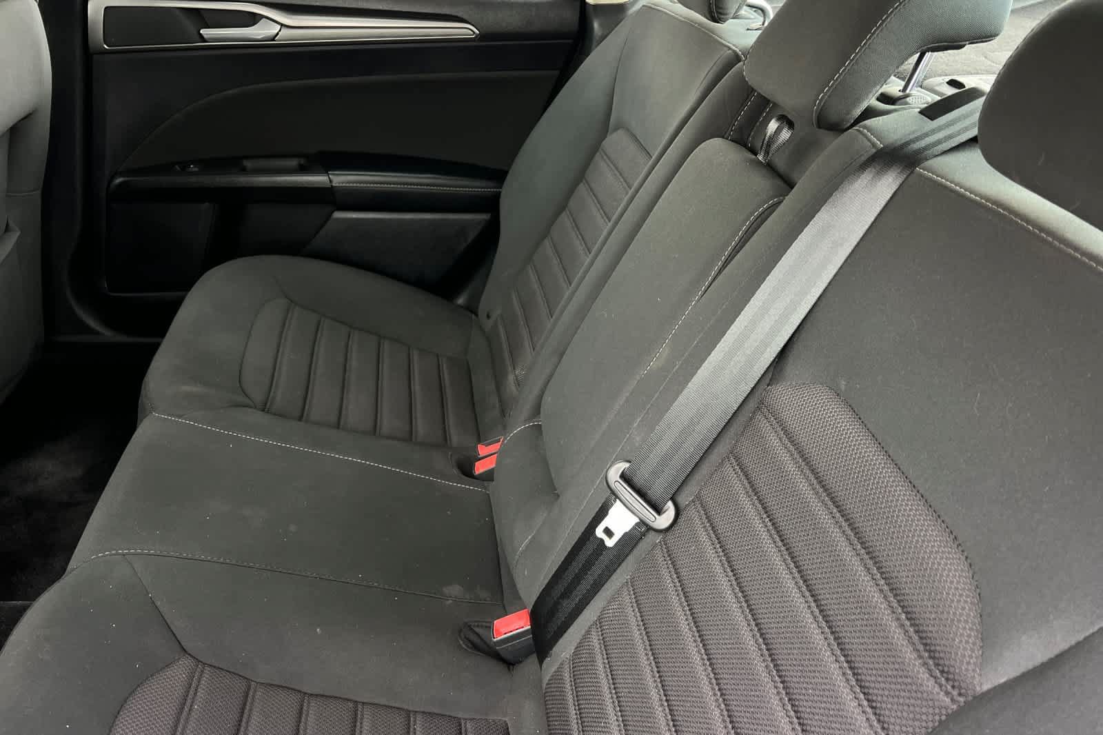 Used 2020 Ford Fusion SE FWD image 4