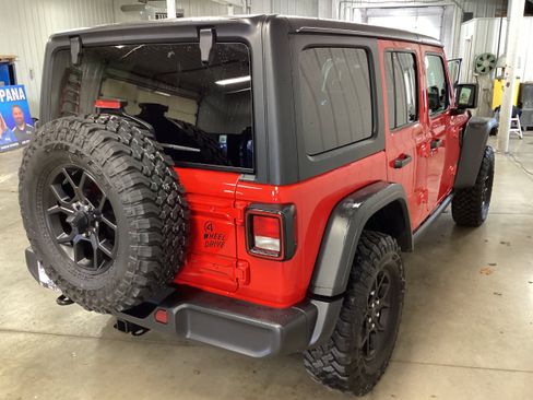 Used 2025 Jeep Wrangler Willys AWD/4WD image 6