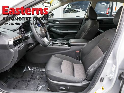 Used 2024 Nissan Altima 2.5 SV image 14