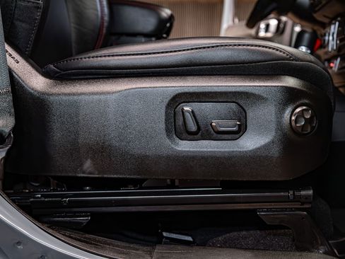 Used 2025 Jeep Wrangler Unlimited Rubicon image 30