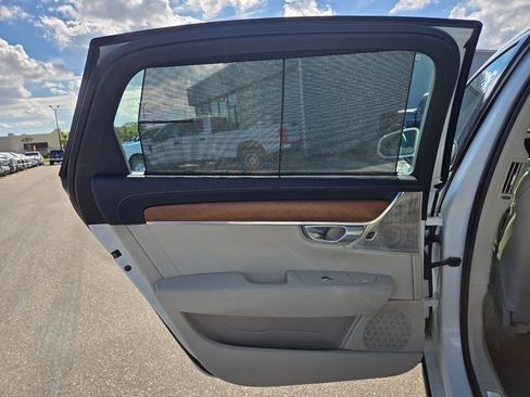 Used 2018 Volvo S90 T8 Inscription w/ Convenience Package image 37