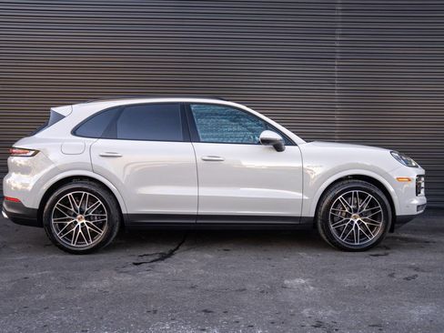 New 2026 Porsche Cayenne Base image 9