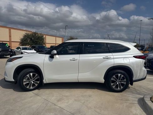Used 2022 Toyota Highlander XLE image 5