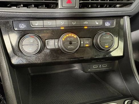 Used 2024 Volkswagen Jetta SE FWD image 29