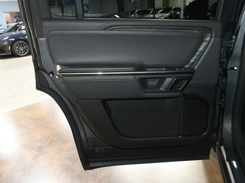 Used 2022 Rivian R1S Launch Edition image 45