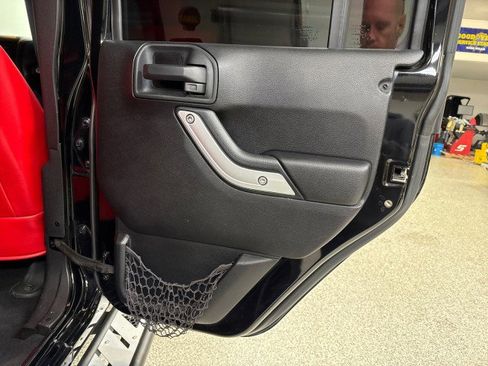 Used 2015 Jeep Wrangler Unlimited Rubicon image 61