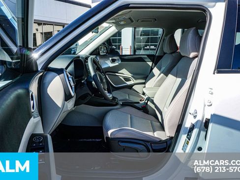 Used 2025 Kia Soul LX FWD image 21