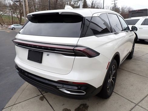 New 2026 Lincoln Nautilus Premier image 13