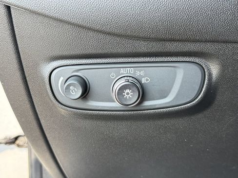 Used 2020 Chevrolet Equinox LS w/ LPO, Floor Liner Package FWD image 20