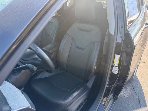 Used 2022 Jeep Compass Latitude image 16