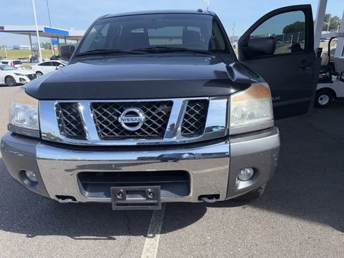 Used 2015 Nissan Titan SV w/ SV Value Truck Package image 16