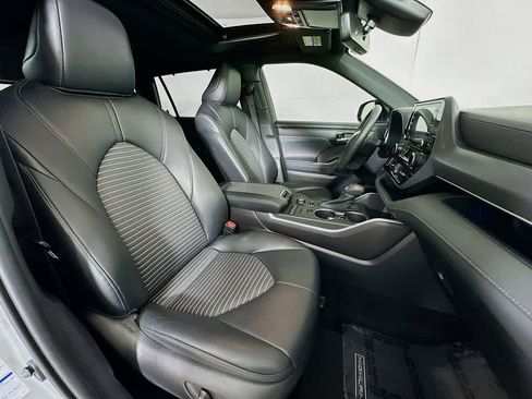 Used 2022 Toyota Highlander XSE image 15