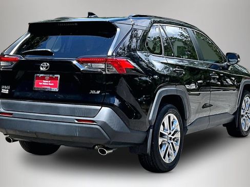 Used 2019 Toyota RAV4 XLE Premium FWD image 5