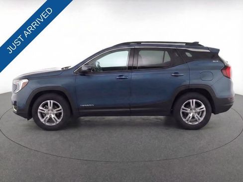 Used 2024 GMC Terrain SLE w/ Driver Convenience Package image 11