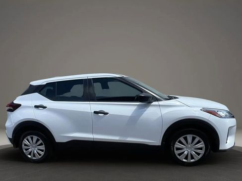 Used 2023 Nissan Kicks S FWD image 4