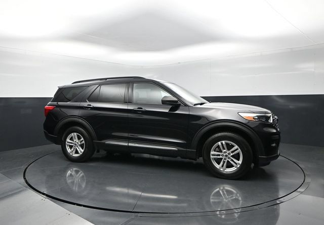 Used 2020 Ford Explorer XLT w/ Comfort Package AWD/4WD image 6