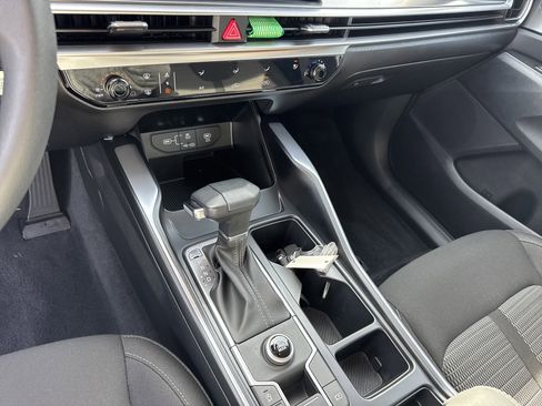 Certified 2025 Kia Sorento LX image 30