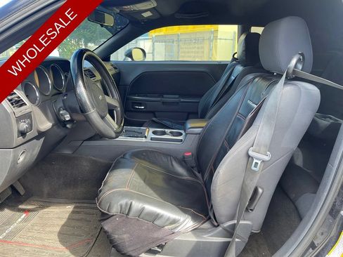 Used 2010 Dodge Challenger SE RWD image 6
