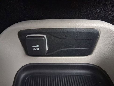 Used 2021 Chrysler Voyager LX image 23