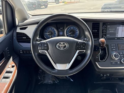 Used 2020 Toyota Sienna Limited Premium w/ Carpet Mat Package AWD/4WD image 17