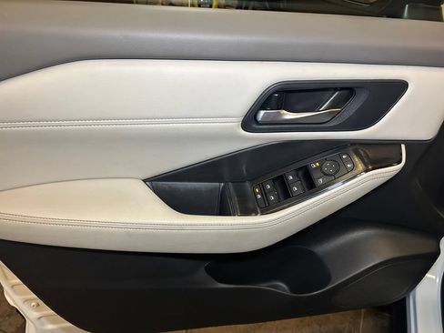 Used 2023 Nissan Rogue SV w/ SV Premium B Package AWD/4WD image 23