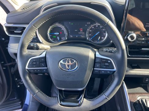 Used 2022 Toyota Highlander Platinum AWD/4WD image 35