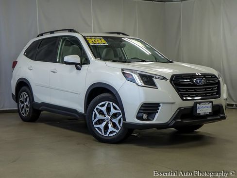 Used 2024 Subaru Forester Premium AWD/4WD image 2