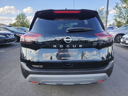 Used 2023 Nissan Rogue SV w/ SV Premium B Package image 16