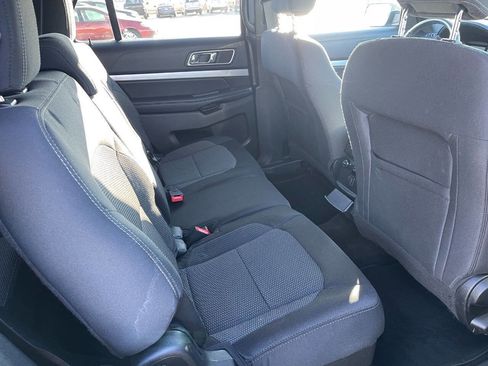 Used 2017 Ford Explorer XLT image 14