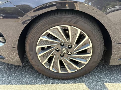 Certified 2025 Hyundai Sonata Limited FWD image 12