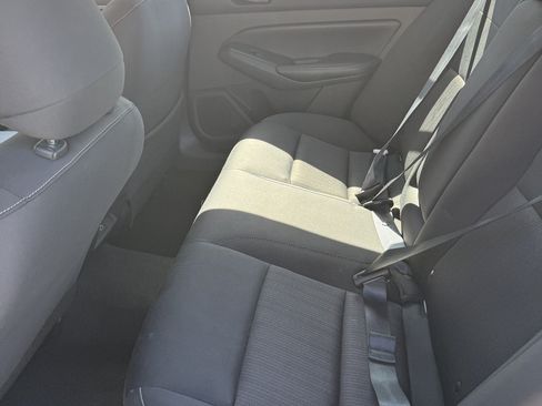 Used 2024 Nissan Altima 2.5 SV FWD image 6