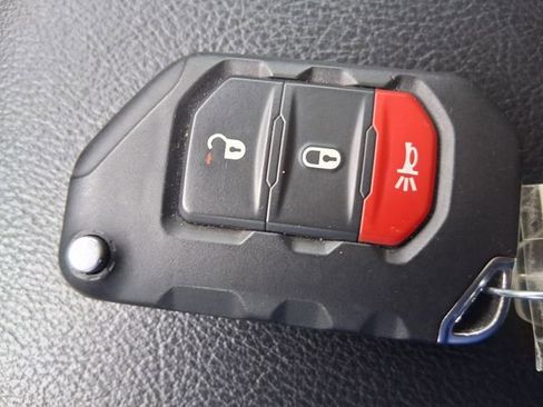 Used 2024 Jeep Gladiator Sport AWD/4WD image 14