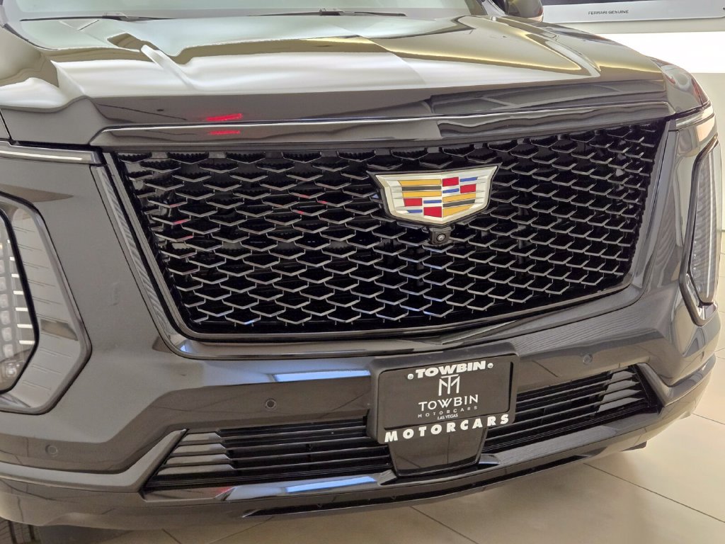 Used 2025 Cadillac Escalade ESV Sport AWD/4WD image 4