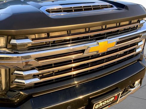 Used 2022 Chevrolet Silverado 3500 High Country w/ Technology Package AWD/4WD image 30