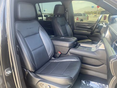 Used 2023 GMC Yukon XL Denali AWD/4WD image 29