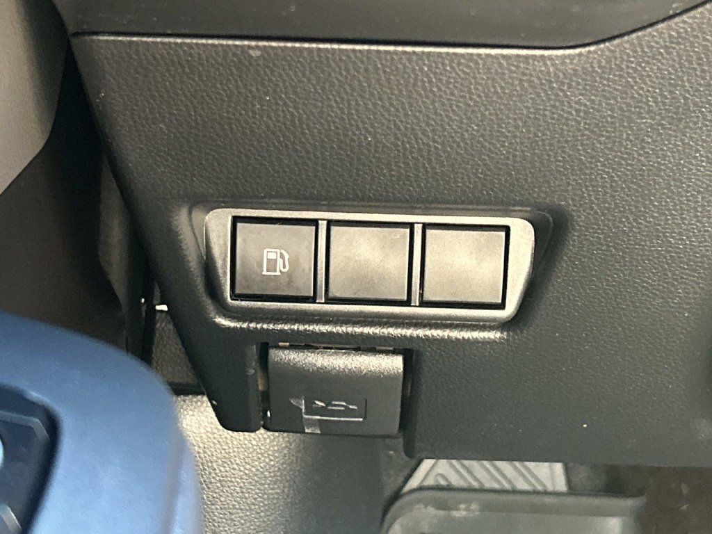 Used 2025 Toyota Prius XLE FWD image 27