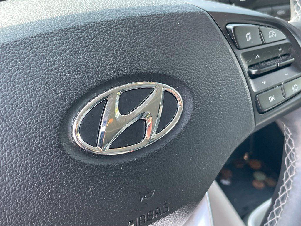 Used 2025 Hyundai Venue SEL FWD image 5