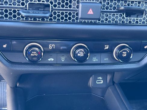 Certified 2025 Honda HR-V Sport image 30