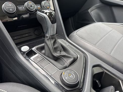 Used 2024 Volkswagen Taos SE image 14