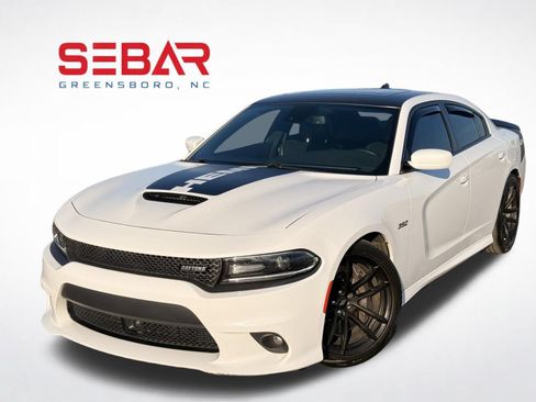Used 2017 Dodge Charger R/T RWD image 3