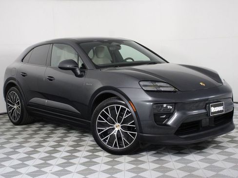 Certified 2025 Porsche Macan 4 Electric image 9