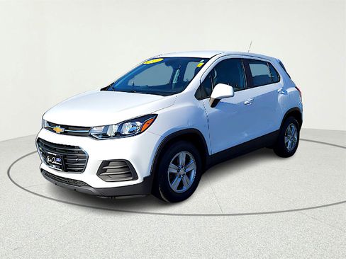 Used 2020 Chevrolet Trax LS image 2