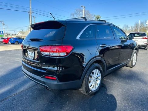 Used 2017 Kia Sorento LX image 8
