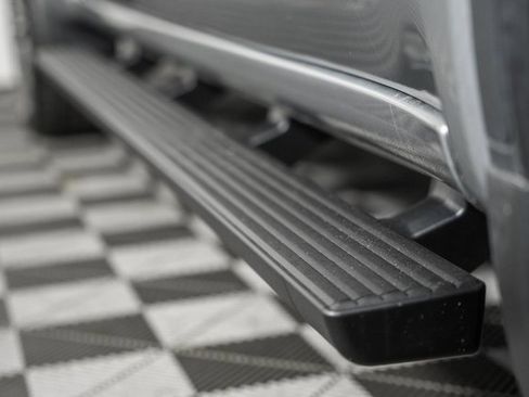 Used 2025 GMC Sierra 1500 SLT image 17