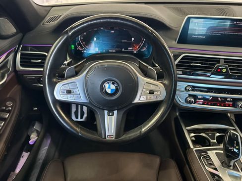 Used 2022 BMW 740i w/ M Sport Package RWD image 16